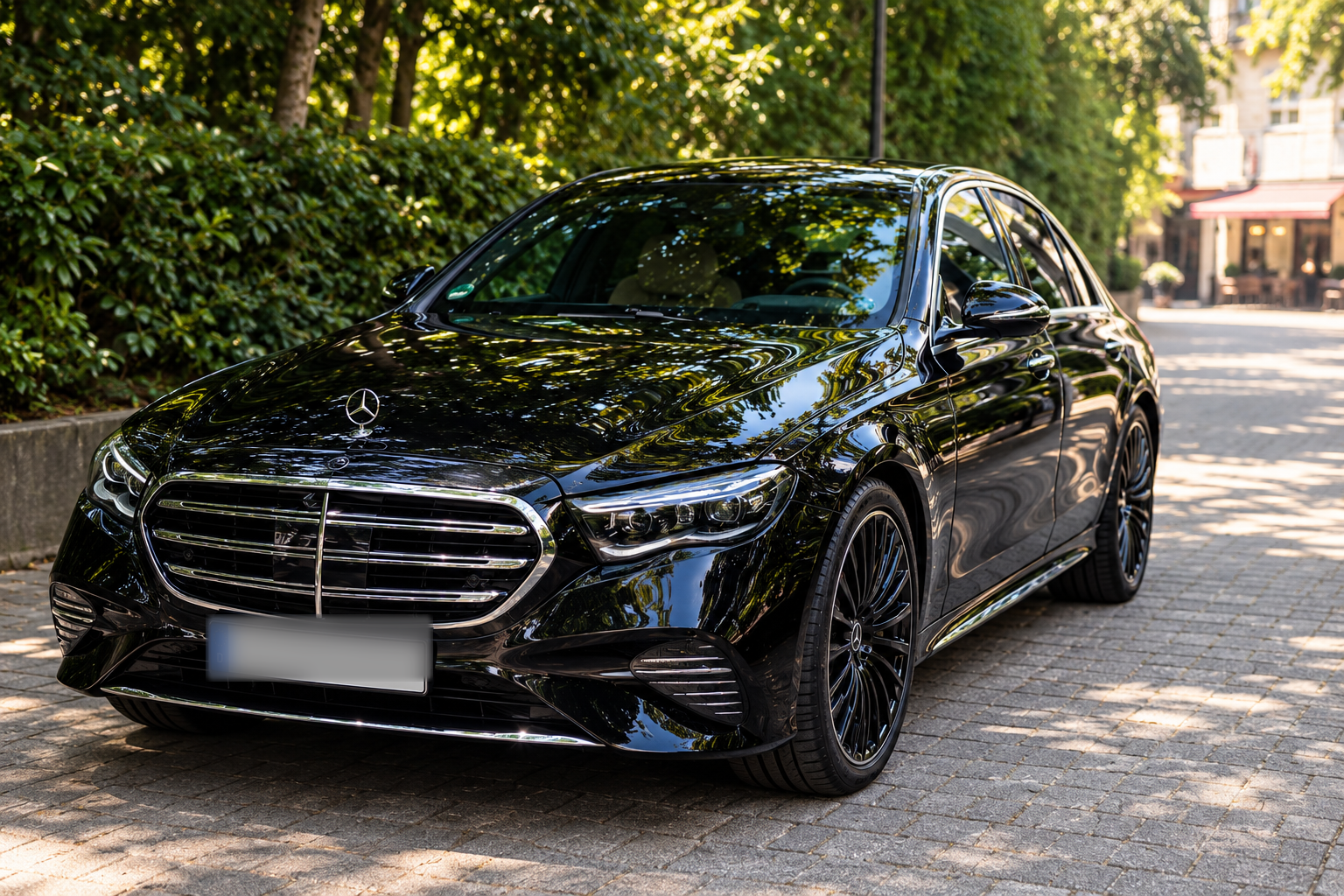 Schwarze Mercedes S-Klasse aus dem Fuhrpark von Limousine Wiesbaden